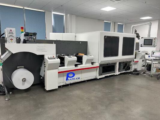 Mesin Cetak Digital Penyesuaian Kecepatan Otomatis Penuh yang Menawarkan Tinta Pigmen Berbasis Air dan Resolusi 600x600dpi 600x1200dpi untuk Visual yang Tajam