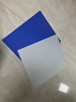 Pelat CTP Termal Lapisan Ganda Dengan Akurasi Pendaftaran yang Ditingkatkan Dan Lapisan Biru Tua Untuk Penanganan Siang Hari