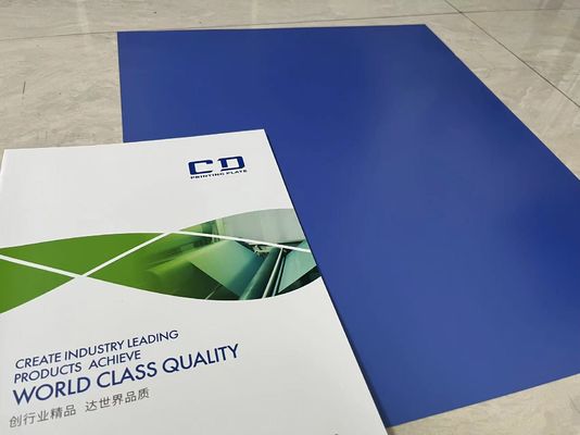 Plat CTP Termal Biru dengan waktu pengembangan 25-30 detik dan sumber cahaya sensitif 830nm untuk pencetakan presisi tinggi