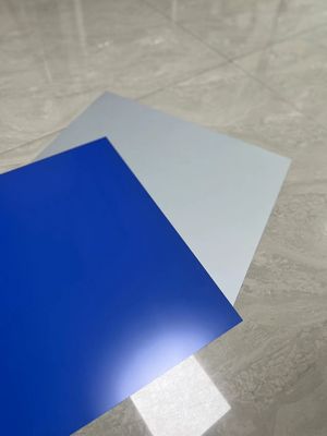Pelat CTP Lapisan Ganda Dengan Sumber Cahaya Sensitif 830nm Ukuran 0.15-0.40mm Untuk 350000 Cetakan Tanpa Bakar