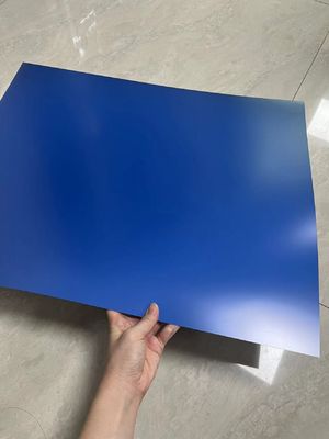 Pelat CTP Termal Lapisan Biru Dengan Lebar Gulungan Maksimum 1350 Mm Untuk 350000 Cetakan Percetakan Offset Tanpa Dibakar